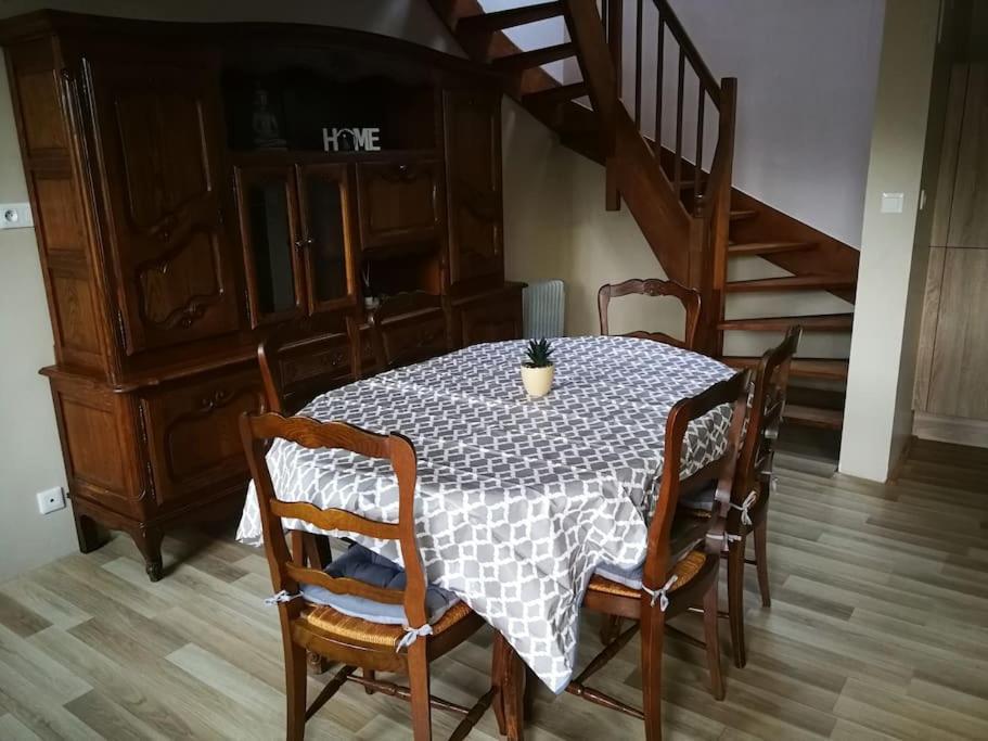Maison Les Vieilles Cours Blosville 外观 照片
